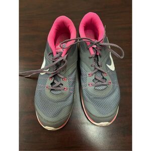Nike Womens Trainer 5 Gray and Pink Tennis Shoes Size 11